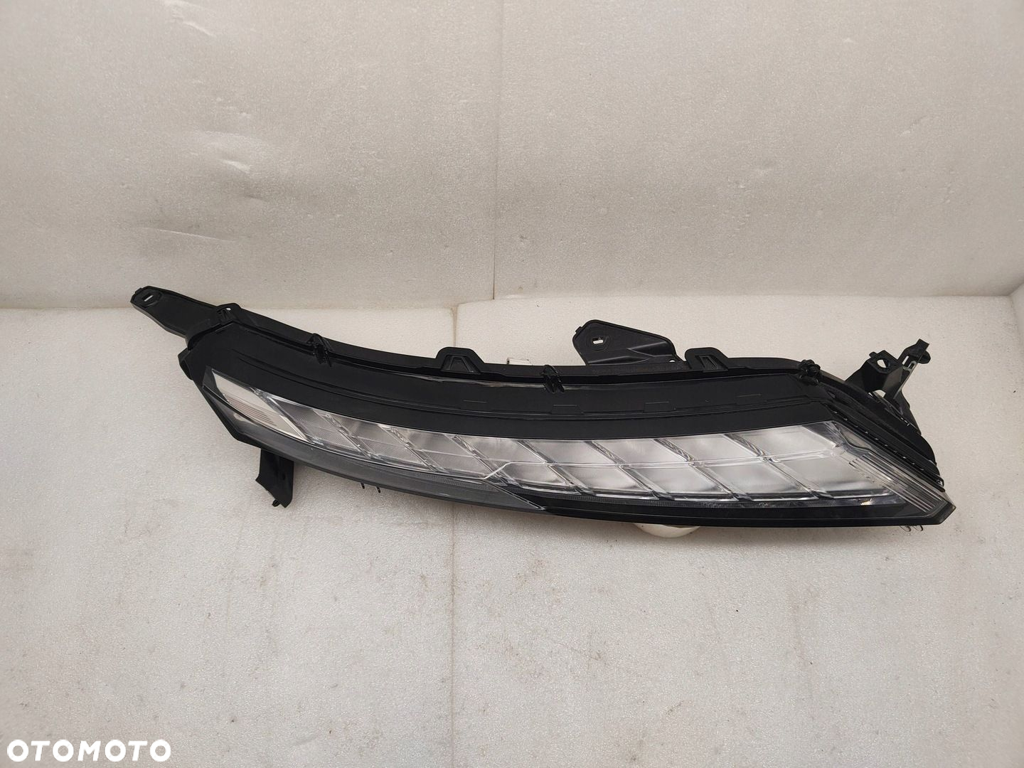 Mitsubishi Eclipse Cross 2022 LIFT Przód strona prawa Lampa przednia DRL - 2