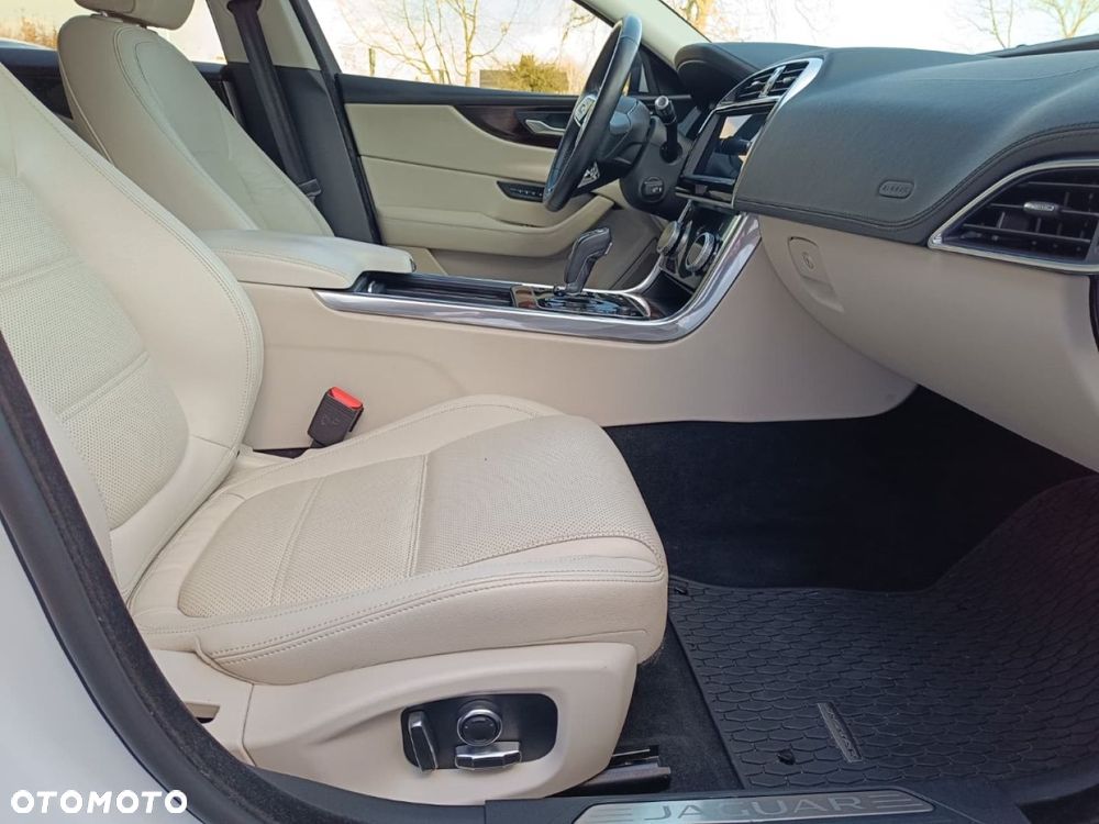 Jaguar XE - 26