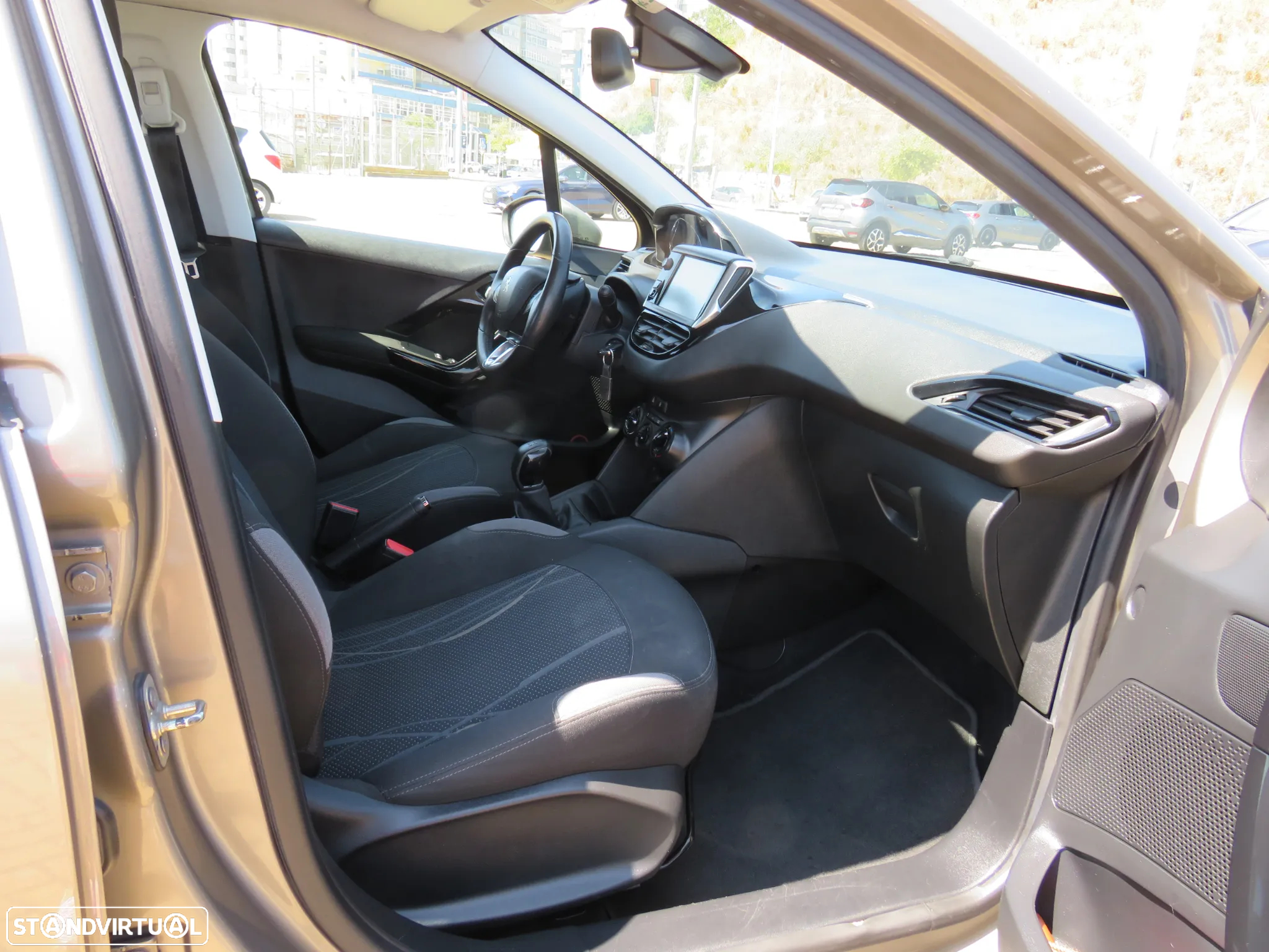 Peugeot 208 1.4 HDi - 12