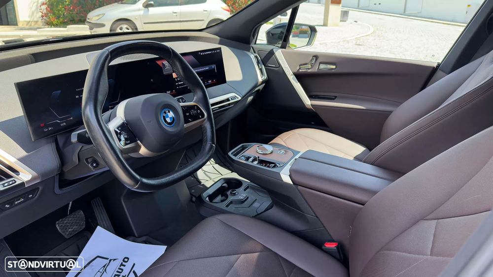BMW iX xDrive 40 - 14