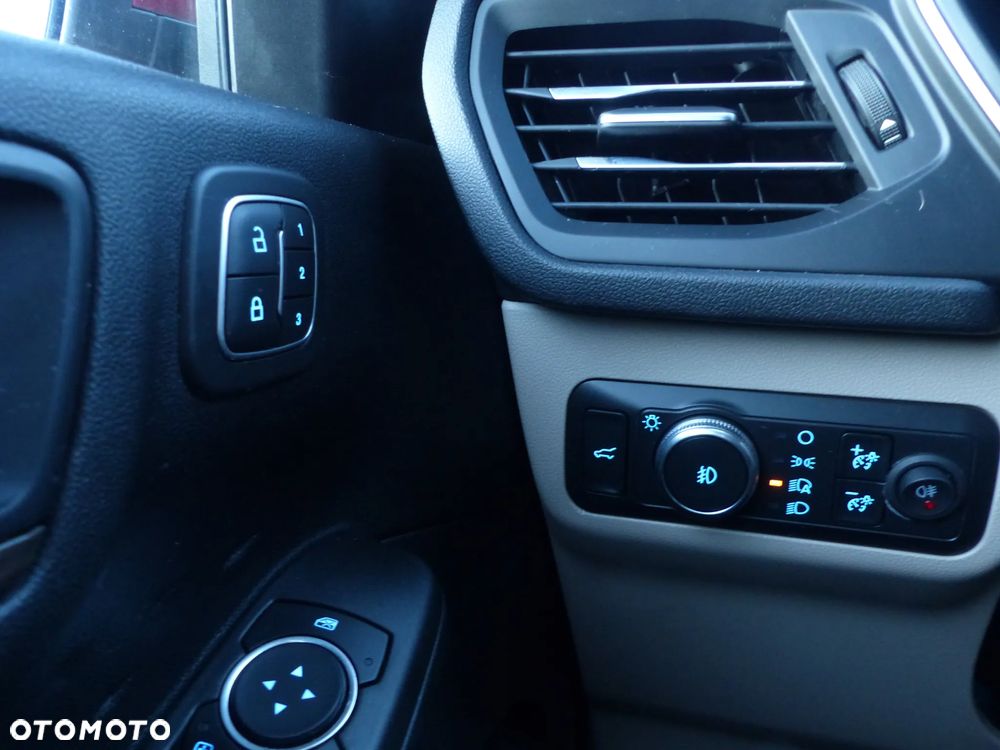 Ford Escape 2.0 EcoBoost AWD Titanium - 31