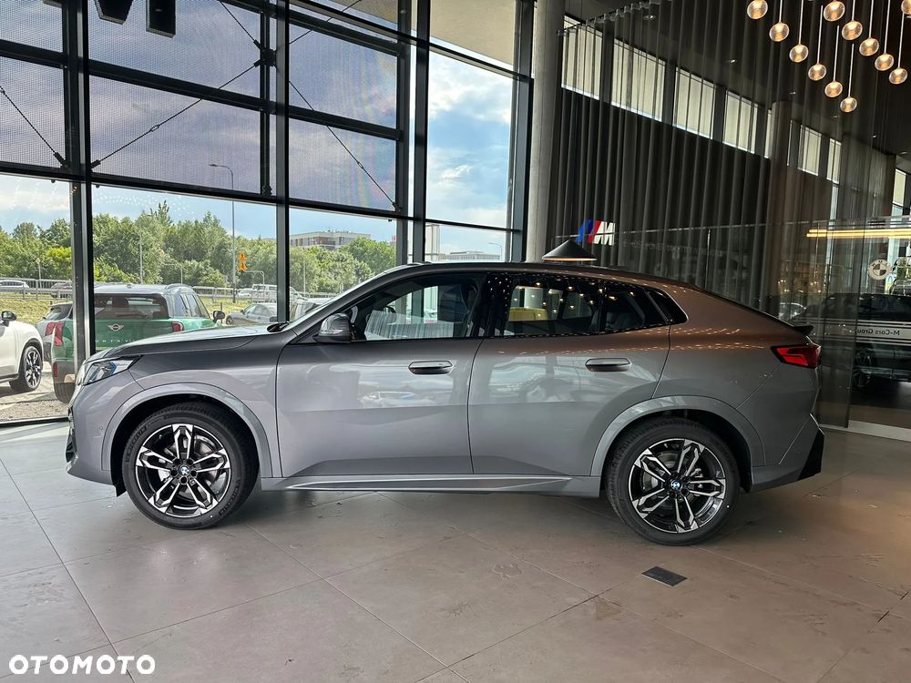 BMW iX2 eDrive20 66.5kWh M Sport Edition - 4