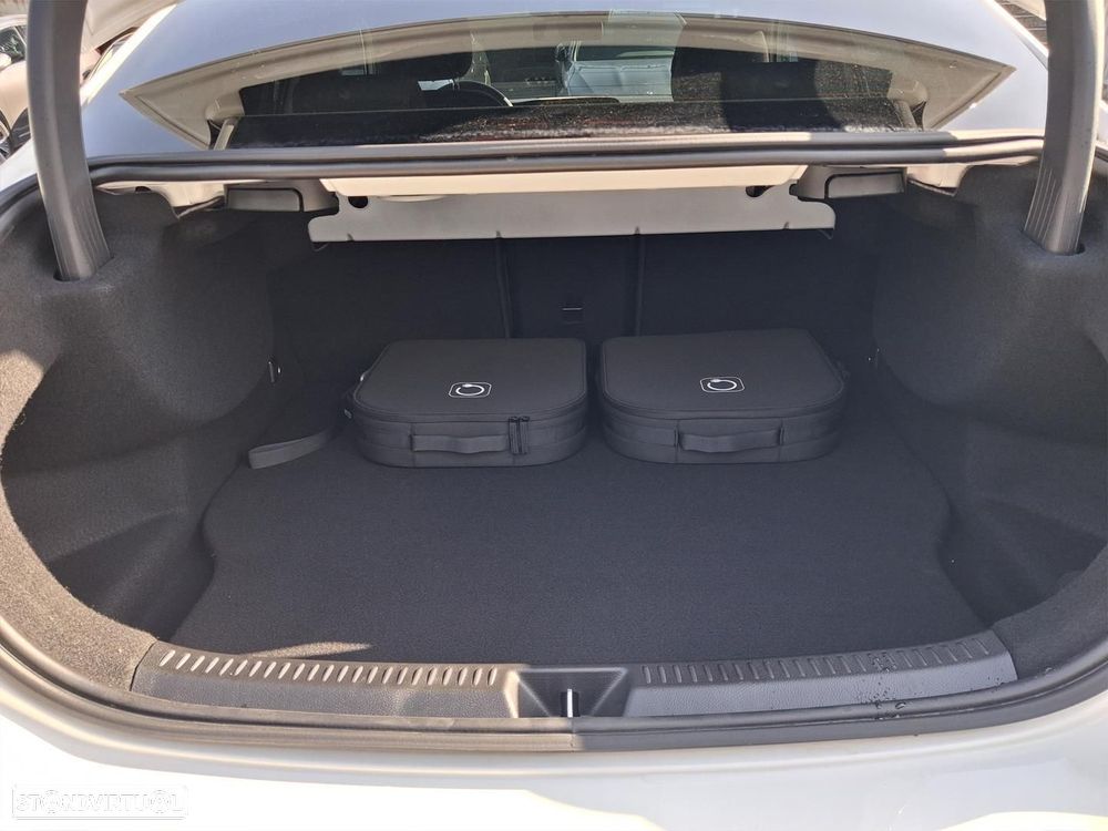 Mercedes-Benz A 250 Limousine - 14