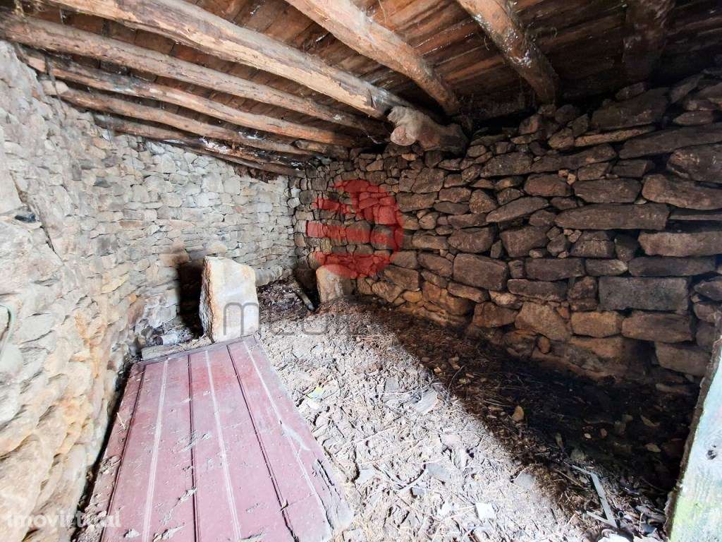 CASA ANTIGA EM ZONA HISTÓRICA - Grande imagem: 5/9