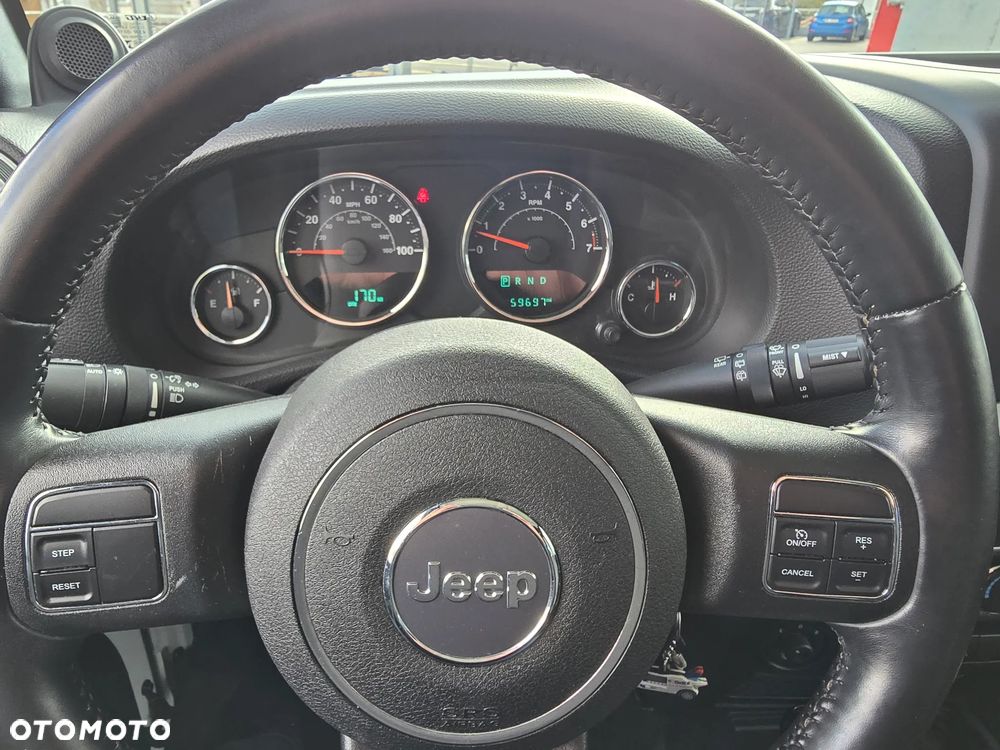 Jeep Wrangler 3.6 Unlim Sahara - 24