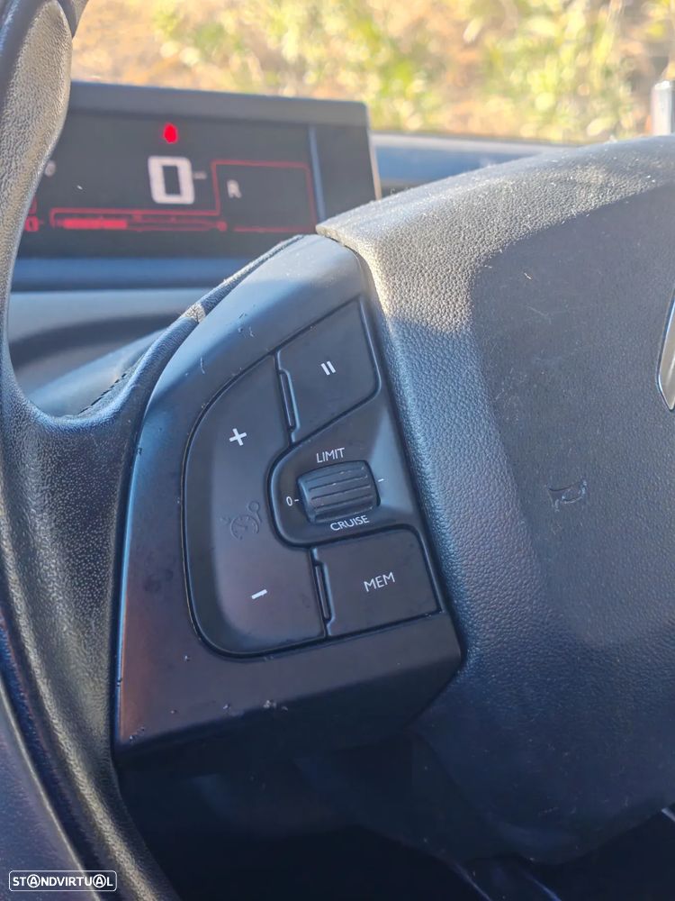 Citroën C4 Cactus 1.2 PureTech Shine EAT6 - 4