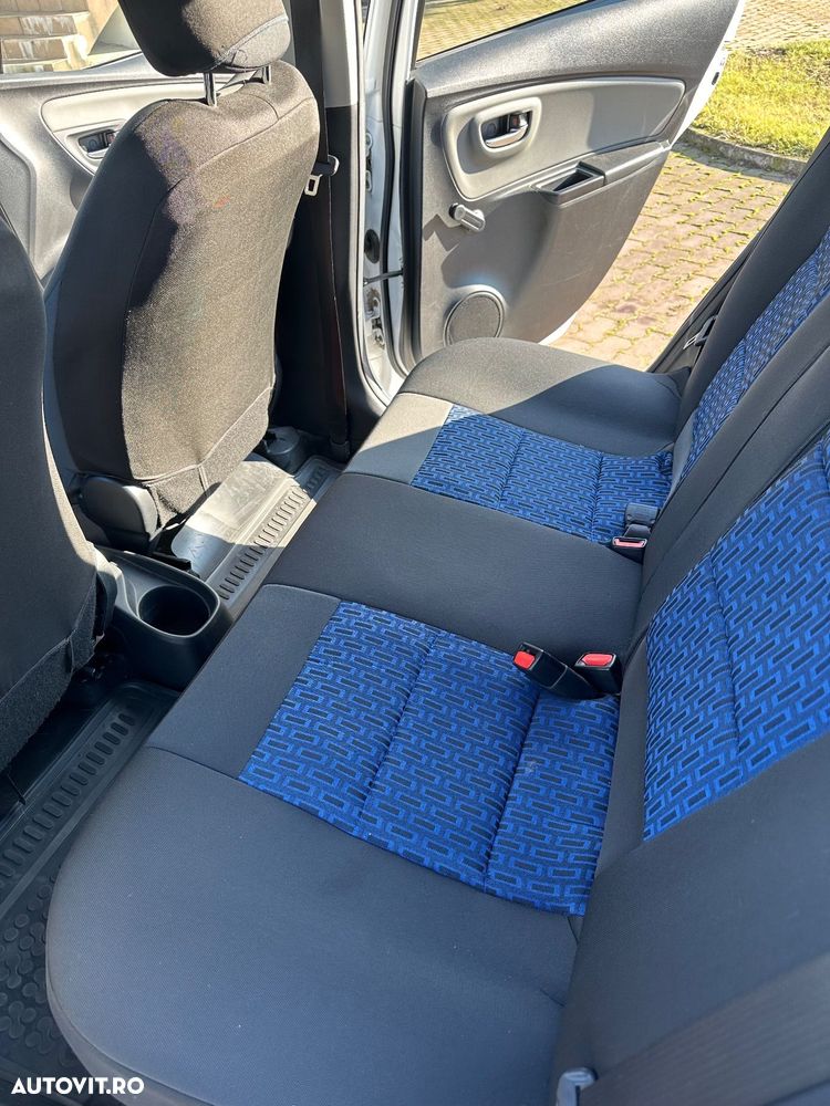 Toyota Yaris 1.5 VVT-i HSD Luna - 4
