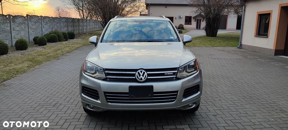 Volkswagen Touareg - 1