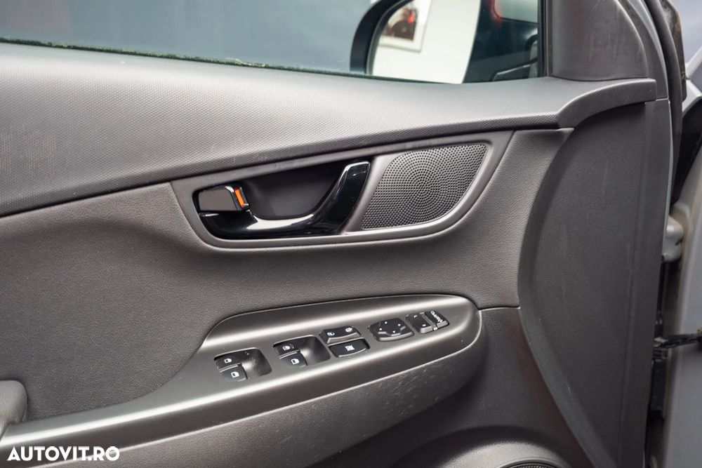 Hyundai KONA - 27