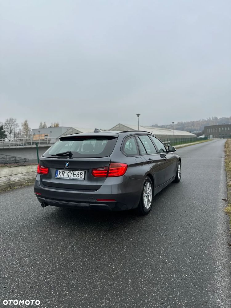 BMW Seria 3 318d Sport Line - 3