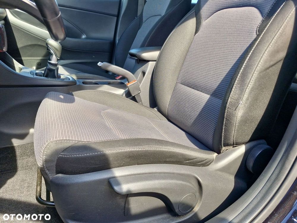 Hyundai i30 1.5 DPI Classic + - 16