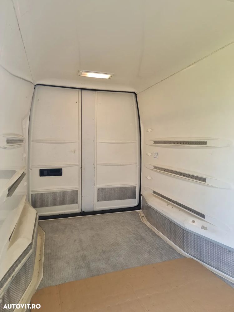 Mercedes-Benz Sprinter - 16