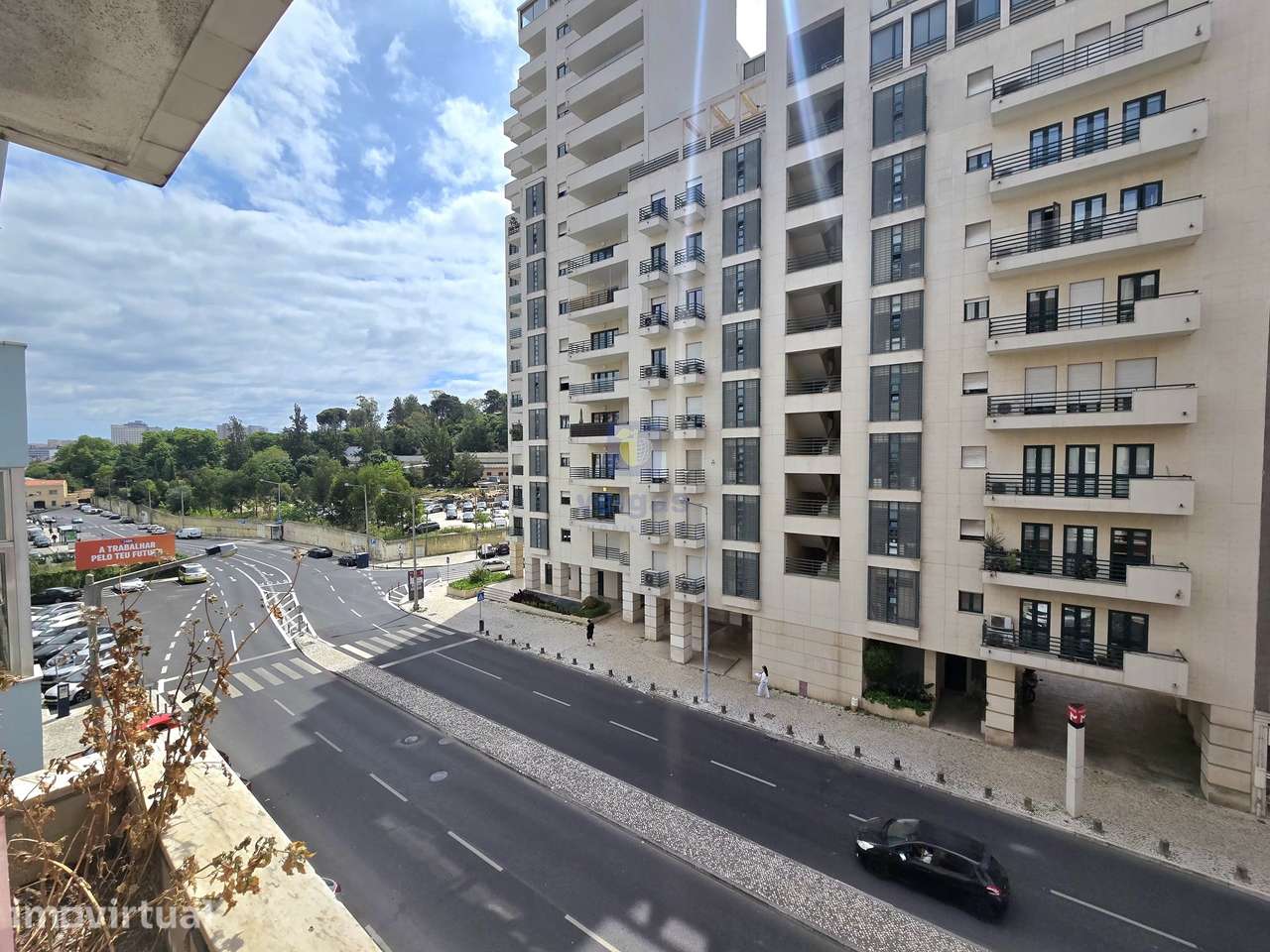 Apartamento T3 com vista e estacionamento em São Domingos de Benfica - Grande imagem: 5/34