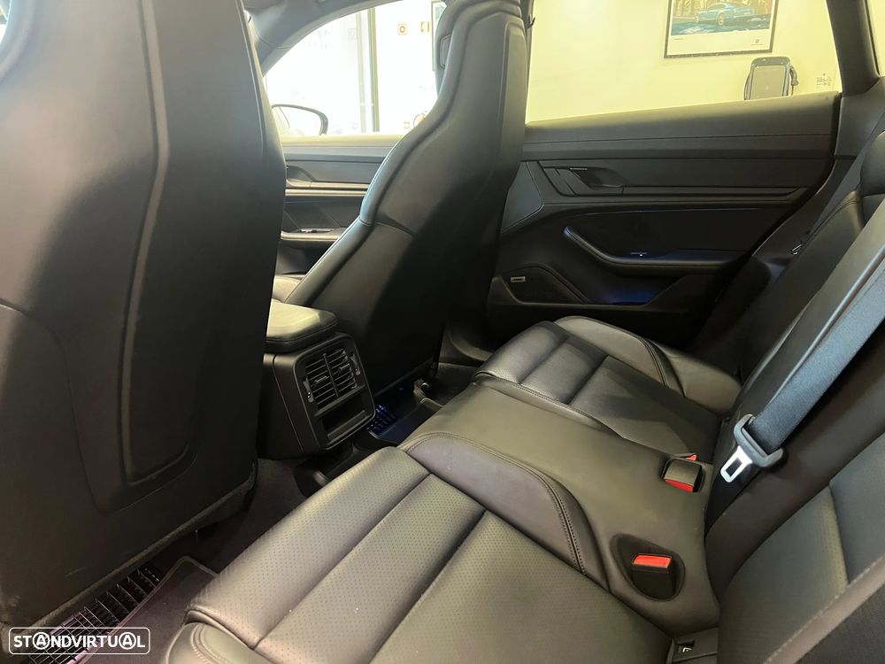 Porsche Taycan Cross Turismo 4 - 27