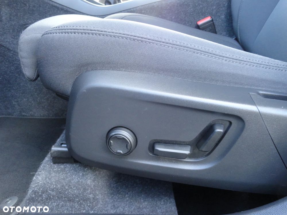 Volvo XC 40 D3 Momentum Pro - 22