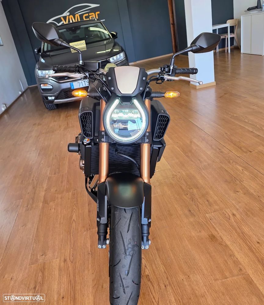 Honda CB R - 2