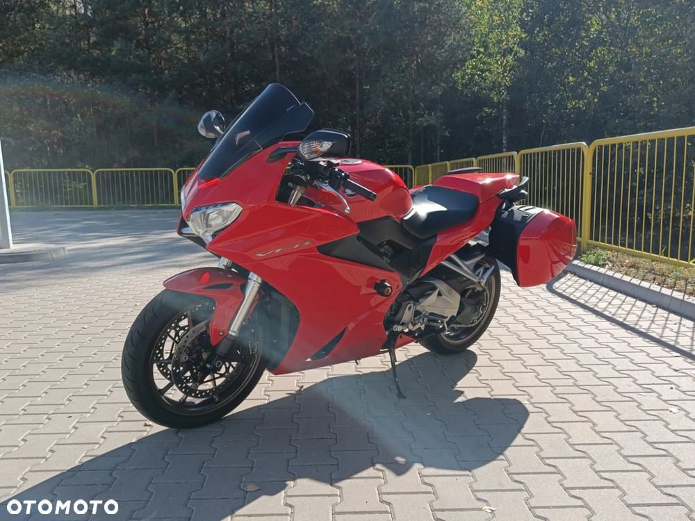 Honda VFR - 16