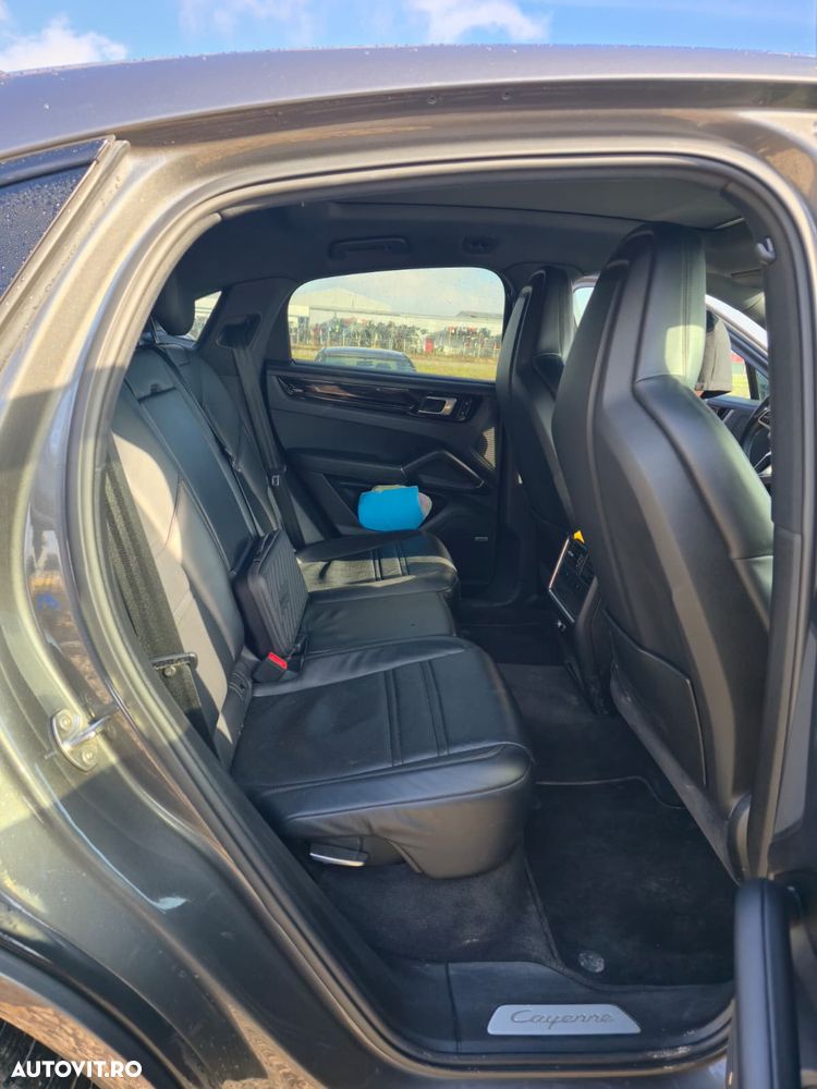 Porsche Cayenne S - 10