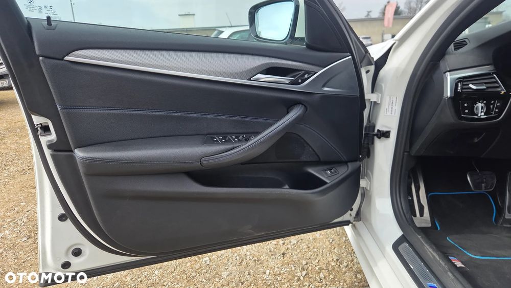 BMW Seria 5 520d xDrive M Sport sport - 12
