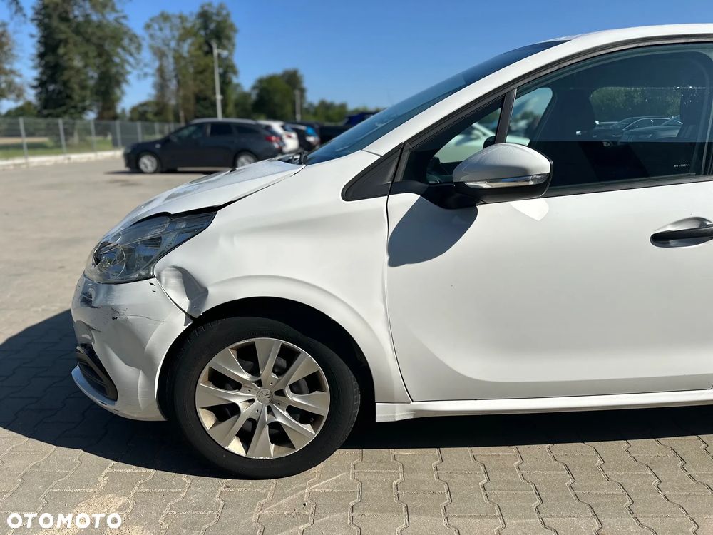 Peugeot 208 - 4