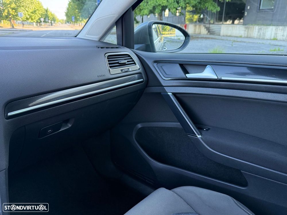 VW Golf Variant 1.6 TDi Highline DSG - 16