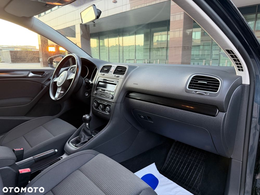 Volkswagen Golf - 25