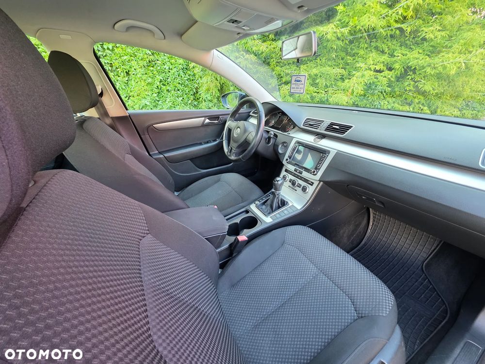 Volkswagen Passat 2.0 TDI Comfortline - 11