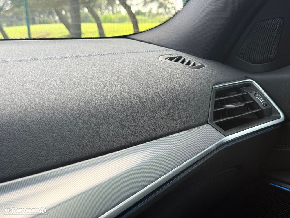 BMW 330 e Pack Desportivo M Pro Auto - 44