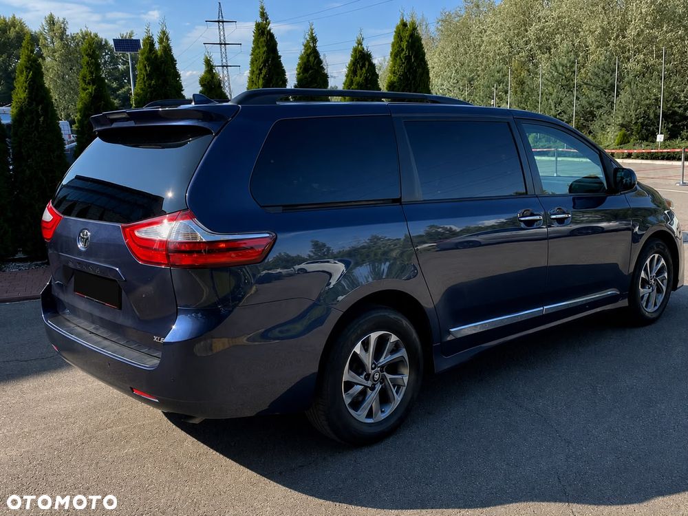 Toyota Sienna 3.5 V6 - 3