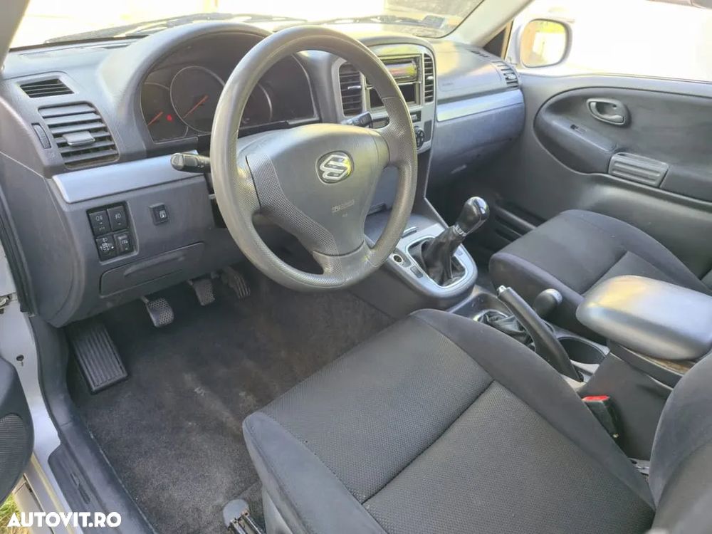 Suzuki Grand Vitara 2.0 Comfort Limited - 6