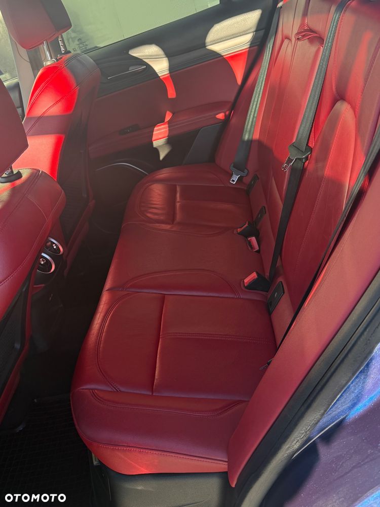 Alfa Romeo Stelvio - 8