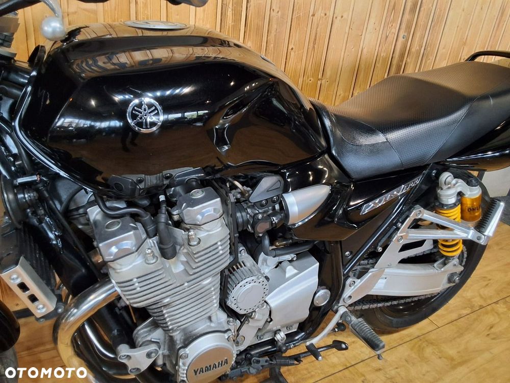 Yamaha XJR - 16