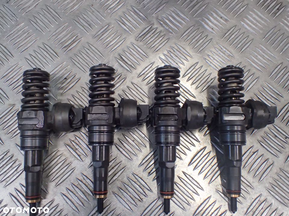 WTRYSKIWACZ VW 1,9 TDI BXE 038130073AG RADOM - 2