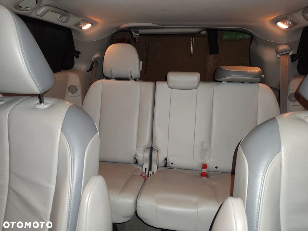 Toyota Sienna 3.5 V6 - 8