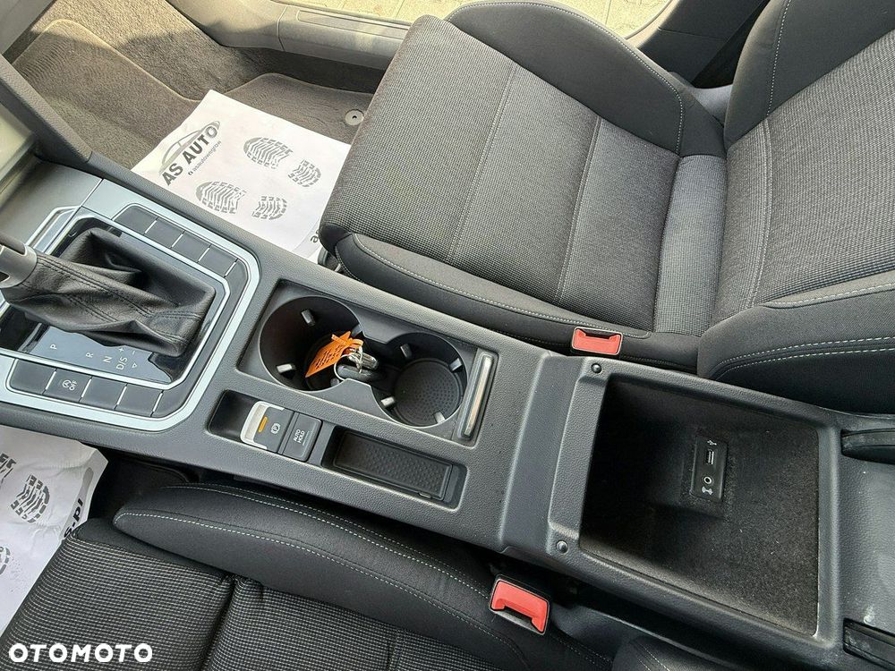 Volkswagen Passat - 22
