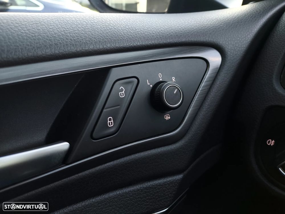 VW Golf Variant 1.6 TDi R-Line - 27