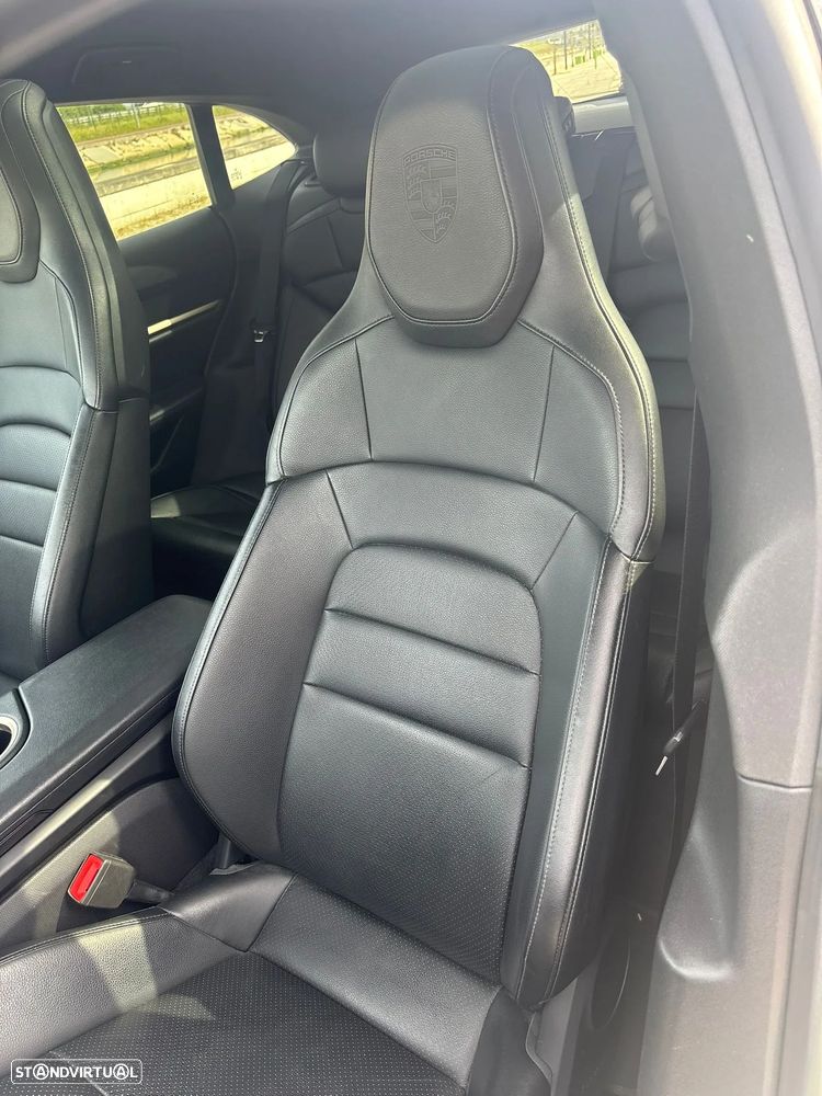 Porsche Taycan Cross Turismo 4 - 16