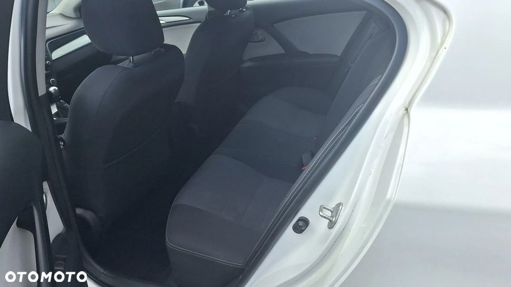Toyota Avensis - 13