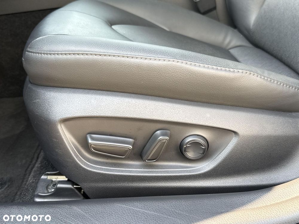 Toyota Camry 2.5 Hybrid Executive CVT - 19