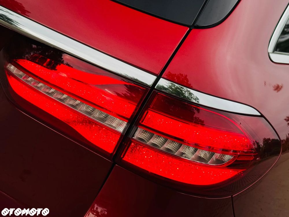 Mercedes-Benz Klasa E 220 d 9G-TRONIC Exclusive - 24