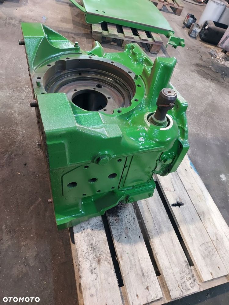 OBUDOWA MOST TYŁ R151320 R129569 JOHN DEERE 6910 2000R - 6
