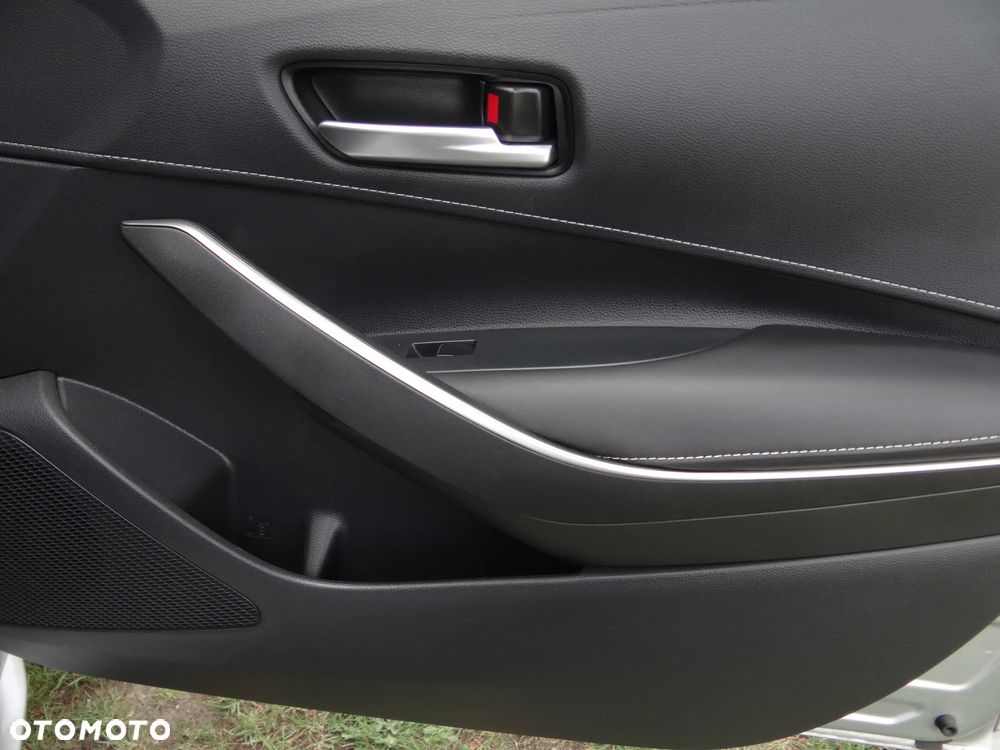 Toyota Corolla 2.0 Hybrid Executive - 24