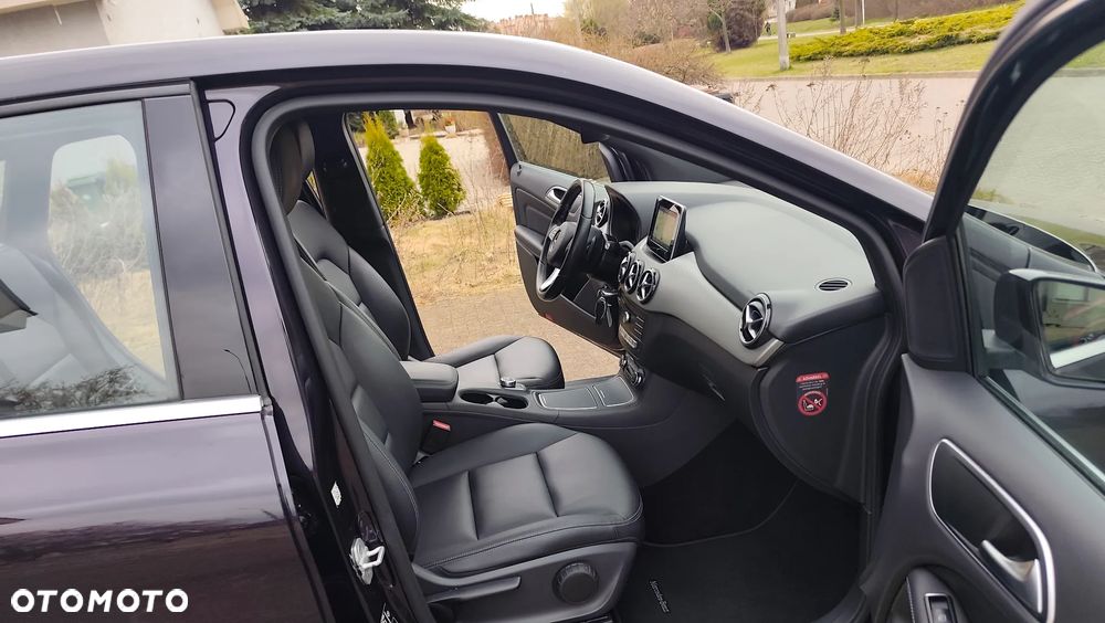 Mercedes-Benz Klasa B 200 d 7G-DCT UrbanStyle Edition - 33