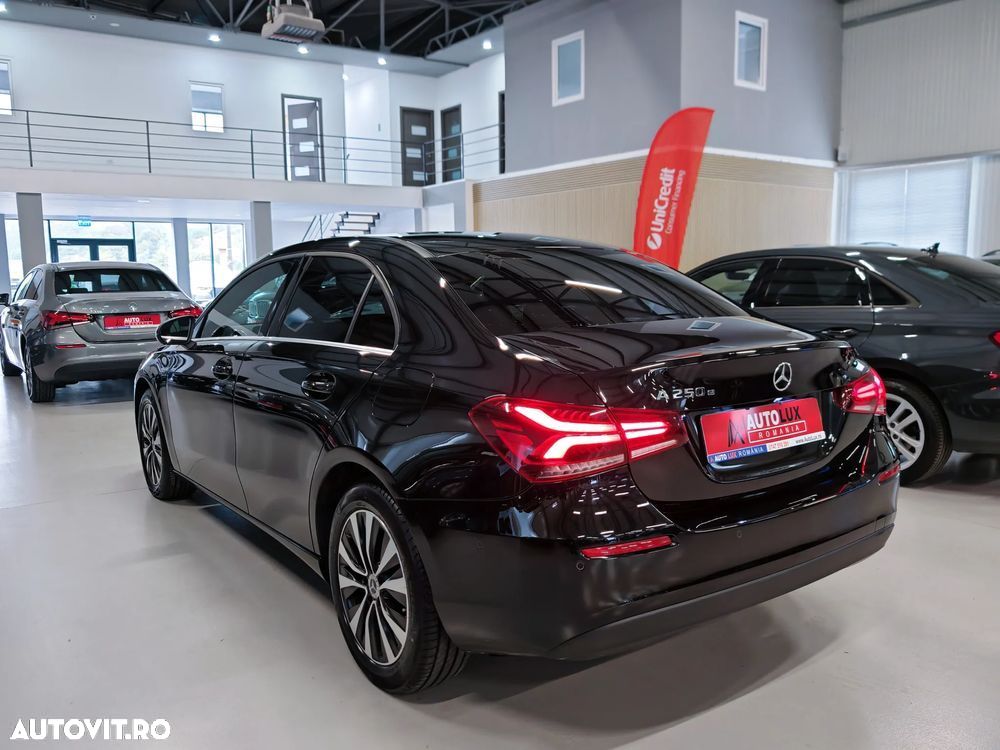 Mercedes-Benz A 250 e Sedan 8G-DCT - 6