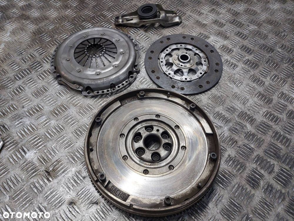 KOŁO DWUMASOWE + TARCZA + DOCISK + ŁOŻYSKO OPOROWE AUDI A4 B6 2.0 20V - 1