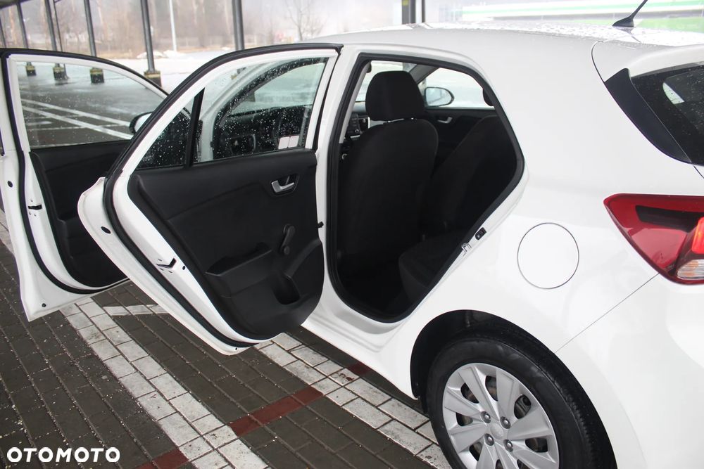 Kia Rio 1.4 L - 5