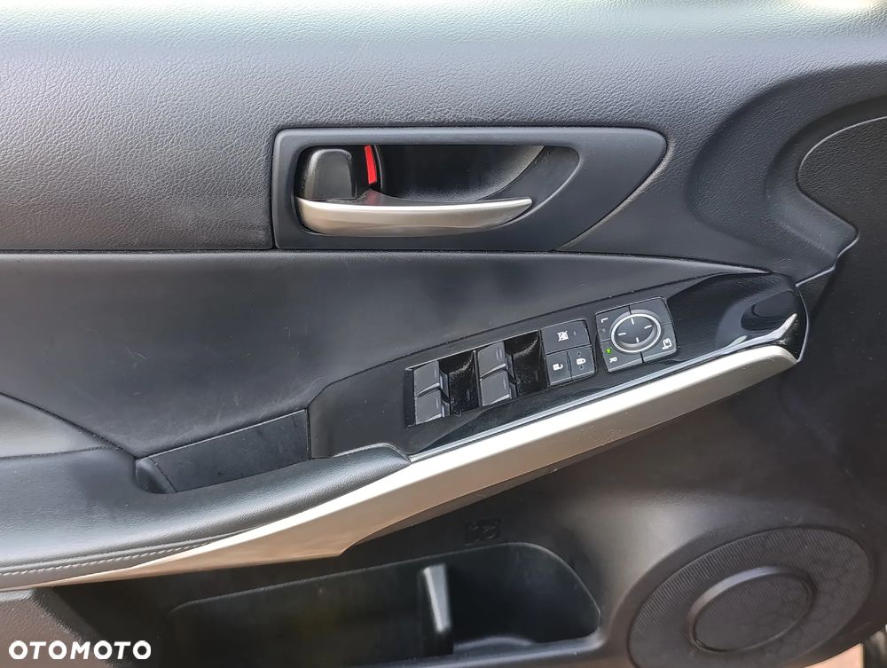 Lexus IS 300h Business Edition - 15