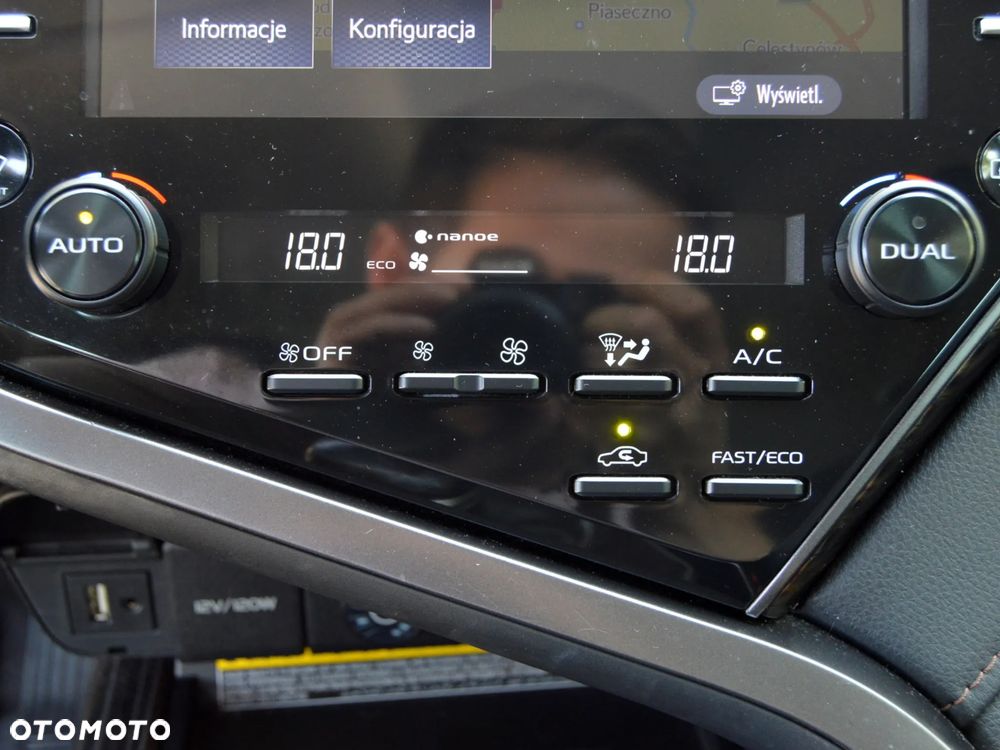 Toyota Camry 2.5 Hybrid Executive CVT - 19