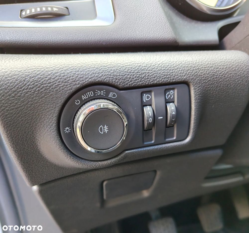 Opel Astra 1.7 CDTI DPF Cosmo - 28