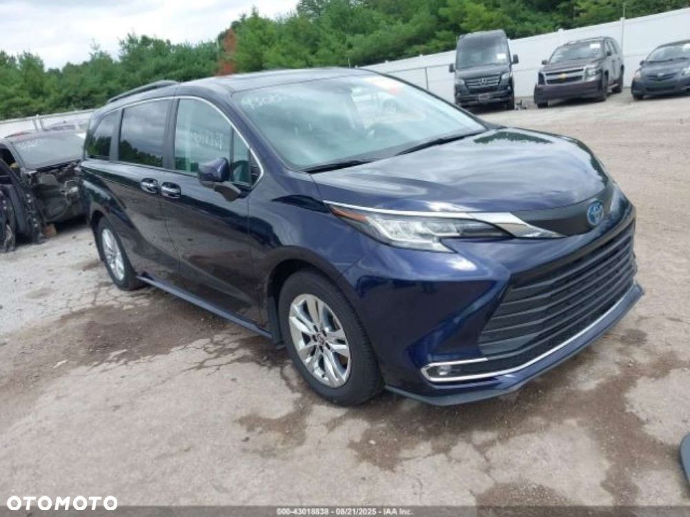Toyota Sienna - 2
